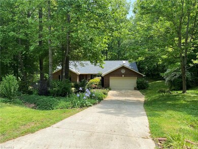 3162 Creekridge Dr, Asheboro, NC 27205 - photo 2