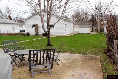 906 N Jefferson St, New Ulm, MN 56073 - photo 5