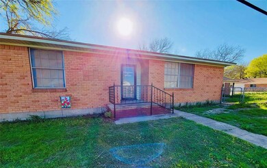 1701 Granbury St, Cleburne, TX 76033 - photo 2