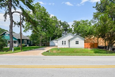 611 S Cherry St, Tomball, TX 77375 - photo 2