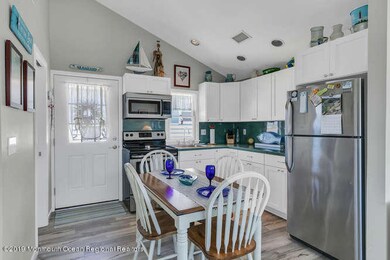 120 W Bayberry Way