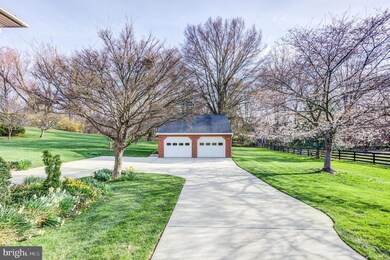 10709 Hunting Ln, Columbia, MD 21044 - photo 4