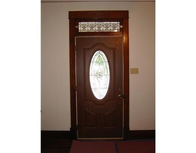 Entry/Foyer.