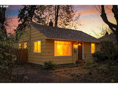 9314 N Tioga Ave, Portland, OR 97203 - photo 5