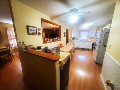 front unit - view to lvngrm (front) and kitchen -