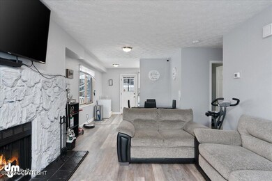 04-Living Room_MAX1781