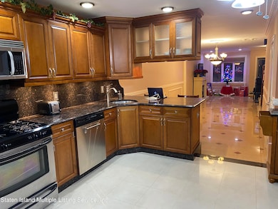 59 Ridgeway Ave, Staten Island, NY 10314 - photo 3