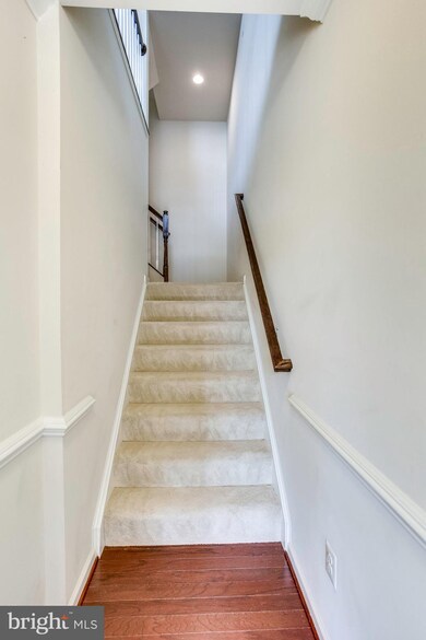 42306 Shoover Square, Chantilly, VA 20152 - photo 3