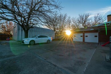 2004 Maplewood Dr, Gainesville, TX 76240 - photo 2