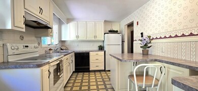 81 Rockland St, North Easton, MA 02356 - photo 7