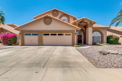 932 W Iris Dr, Gilbert, AZ 85233 - photo 2