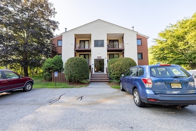 Fox Hunt Condominiums unit 10, Chelmsford, MA 01824 - photo 2