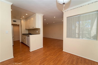 18307 Burbank Blvd unit 32, Tarzana, CA 91356 - photo 7