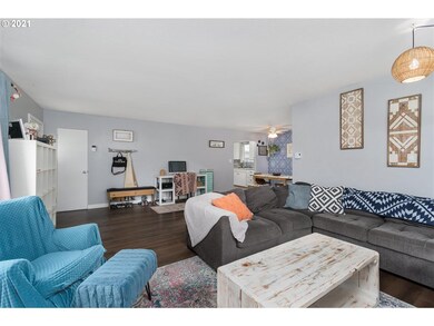 3053 Hemlock St, Longview, WA 98632 - photo 6