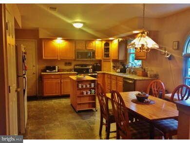 1109 Candlewycke Dr, Laurys Station, PA 18059 - photo 5