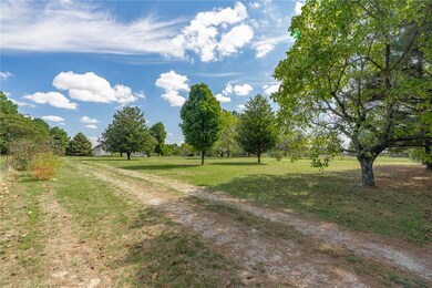 300 Musteen Rd, Springdale, AR 72762 - photo 2