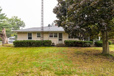 805 N Hudson St, Lowell, MI 49331 - photo 3