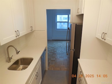 Fordham Hill Oval unit 5E, Bronx, NY 10468 - photo 7