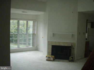 12102 Greenway Ct unit 226, Fairfax, VA 22033 - photo 2