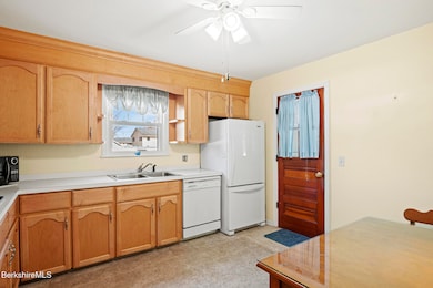 82 Quirico Dr, Pittsfield, MA 01201 - photo 5