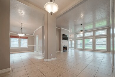 LIVING/DINING AREAS