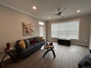 616 Charles Pond Dr unit 616, Coram, NY 11727 - photo 6