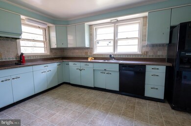 5855 Glen Forest Dr, Falls Church, VA 22041 - photo 5