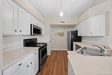 801 Southmeadow Cir, Cincinnati, OH 45231 - photo 6