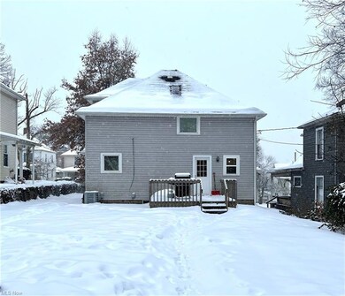 712 Locust St, Coshocton, OH 43812 - photo 2