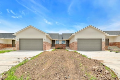 9281 E Fox Point Ct, Bel Aire, KS 67226 - photo 2