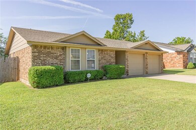 1104 NE 24th St, Moore, OK 73160 - photo 3