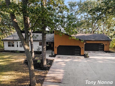 15060 Mercury Dr, Grand Haven, MI 49417 - photo 3