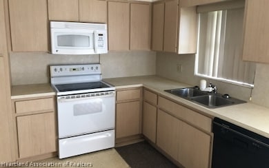 976 Lake Dr E, Lake Placid, FL 33852 - photo 2