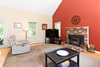 11 Lantern Ln, Londonderry, NH 03053 - photo 4