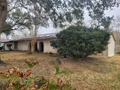 3013 Avenue L, Bay City, TX 77414 - photo 2