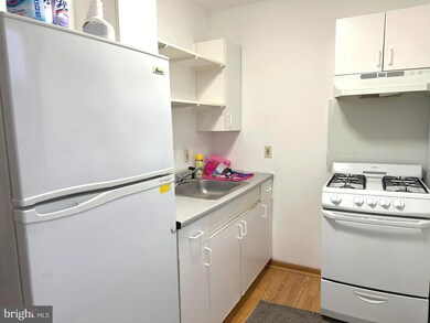 31 E Logan Ave unit 3RD FLOOR, Glenolden, PA 19036 - photo 2