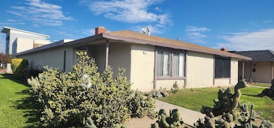 593 W Alamos Ave, Clovis, CA 93612 - photo 2