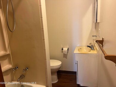 913 S Webster Ave, Scranton, PA 18505 - photo 2