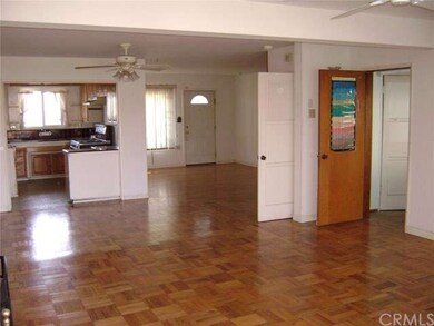 OVERALL VIEW OF THE LIVING ROOM, DINING ROOM, KITC