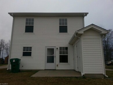 454 Wadsworth Ct, High Point, NC 27263 - photo 2