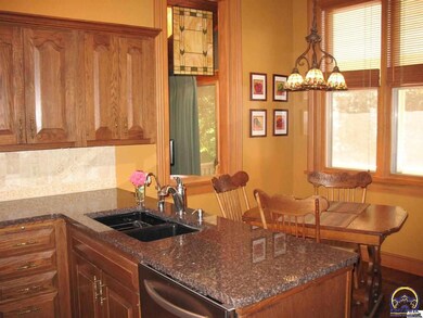 313 SW Greenwood Ave, Topeka, KS 66606 - photo 7