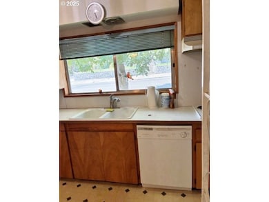 913 NW Ellis Ave, Pendleton, OR 97801 - photo 5