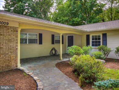 13009 Maple View Ln, Fairfax, VA 22033 - photo 2