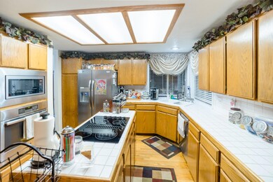 2432 Meadow Creek Dr, Medford, OR 97504 - photo 7