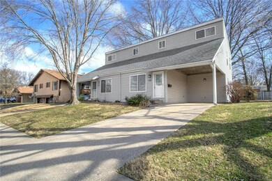 Well maintained duplex with a great tenant.