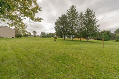 Beautiful yard - quiet and private