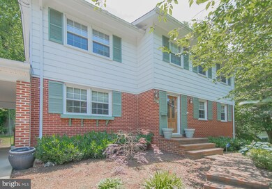 8311 Carnegie Dr, Vienna, VA 22180 - photo 2