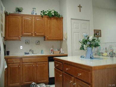 5800 Burning Tree Ln, Macungie, PA 18062 - photo 7