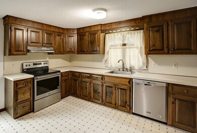 49 Robins St, East Bridgewater, MA 02333 - photo 5