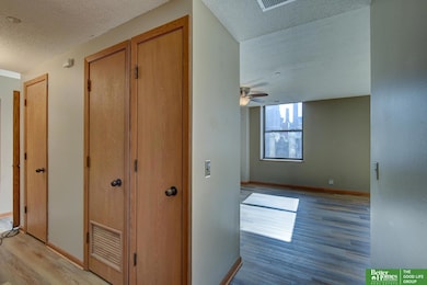 Regis unit 304, Omaha, NE 68102 - photo 7